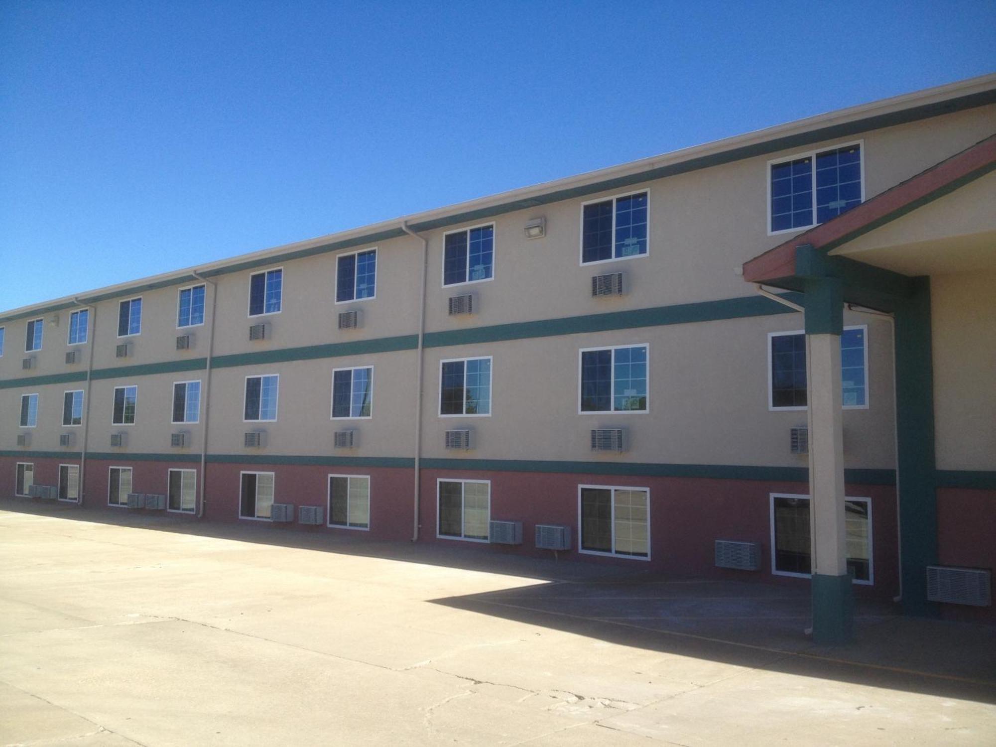 Value Inn & Suites Salina Exterior photo