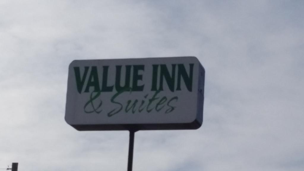 Value Inn & Suites Salina Exterior photo