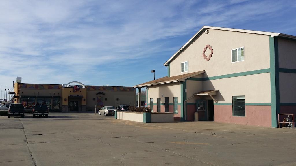 Value Inn & Suites Salina Exterior photo